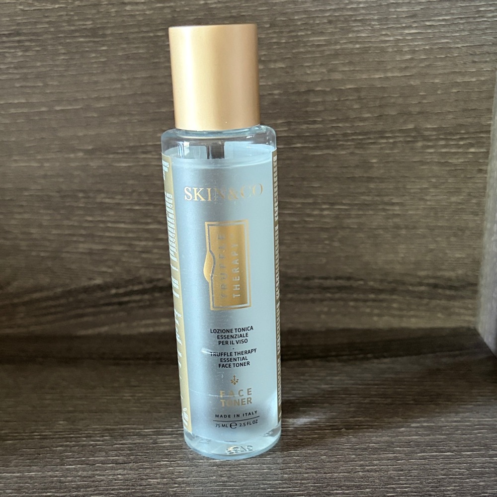 ❤️ $8 NWT Skin and Co Truffle Therapy Face Toner 75ml